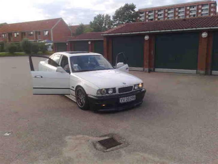 BMW 525 12v (SOLGT) billede 2