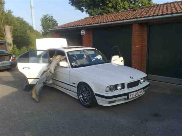 BMW 525 12v (SOLGT) billede 3