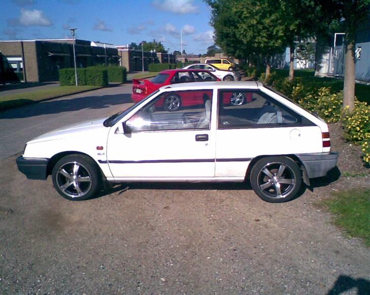 Mitsubishi colt ***SOLGT*** - med de fine nye 16" billede 6