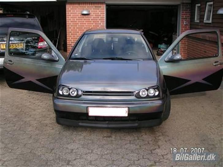 VW Golf 3 1.8 CL - Solen malger før lakken, kan ses ordenlig.. :( billede 10