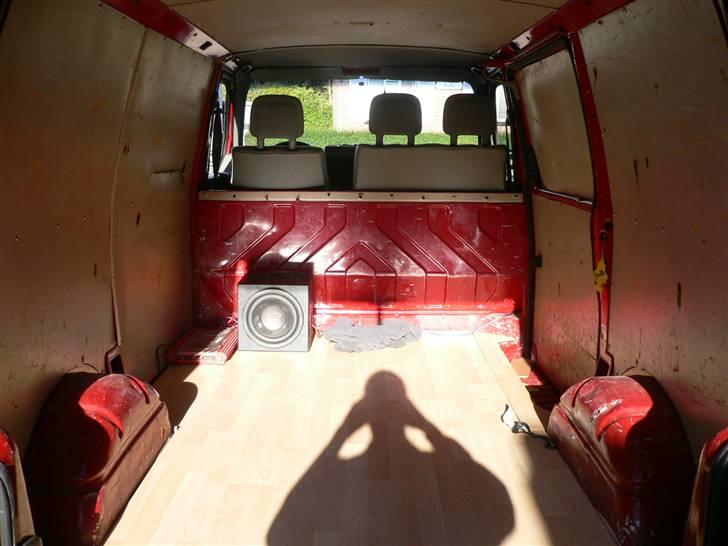VW transporter solgt - så kom væggen væk billede 13