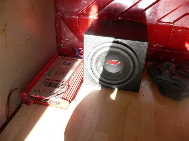 VW transporter solgt - her min 10" mds sub + min mc hammer forstærker som trækker subben billede 14