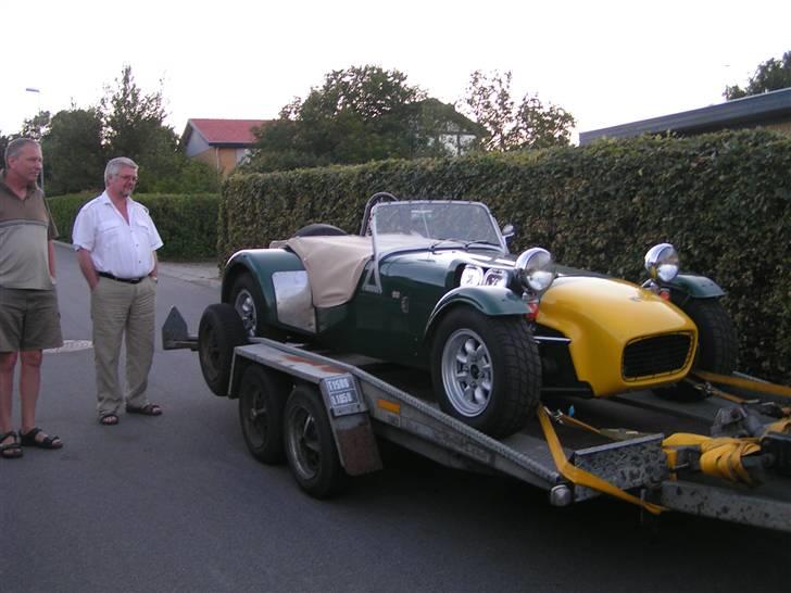 Lotus Super Seven S3 - Da vi kom hjem fra Holland med min drømme bil :o) naboerne kom da også lige ud og kiggede helt af sig selv :o) billede 10