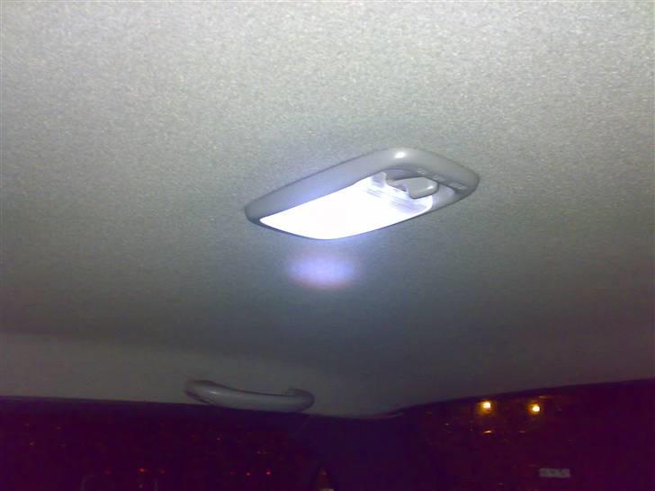 Toyota Corolla GLi Sedan - SOLGT - 16 dioder i xenon white. Giver et kanont lys. Er købt i T-Hansen billede 8