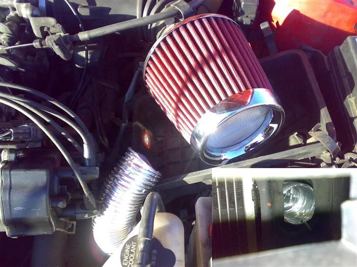 Toyota Corolla GLi Sedan - SOLGT - Sportsluftfilter med koldluft tilførsel. Tragten sidder ude foran i kofangeren (lille billede) billede 11