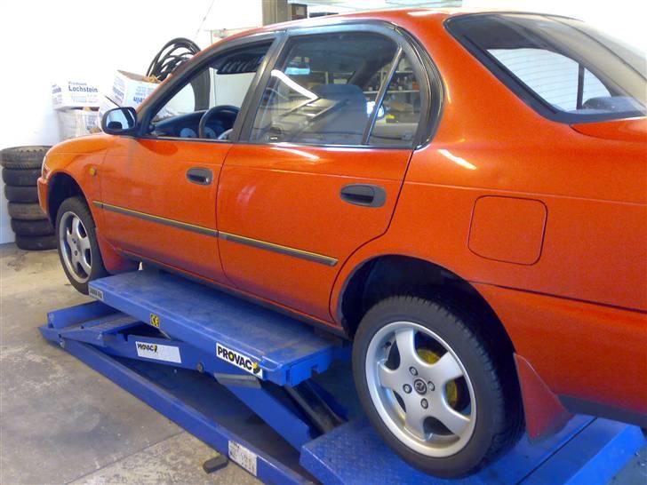 Toyota Corolla GLi Sedan - SOLGT - Bilen med de gamle 15" ukendte fælge billede 18