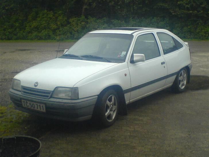 Opel Kadett 1,6i billede 1