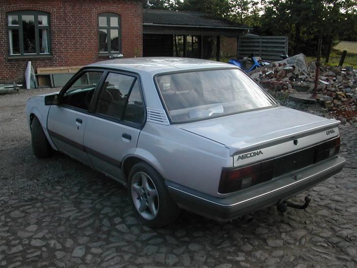 Opel Ascona C GT 2,0i - Ja det var så udgangspunktet..  billede 11