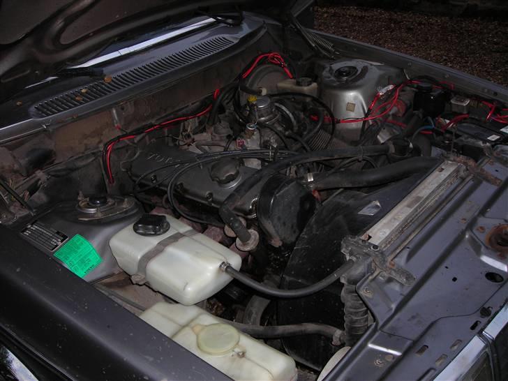 Volvo 240 GL - motorrum billede 6