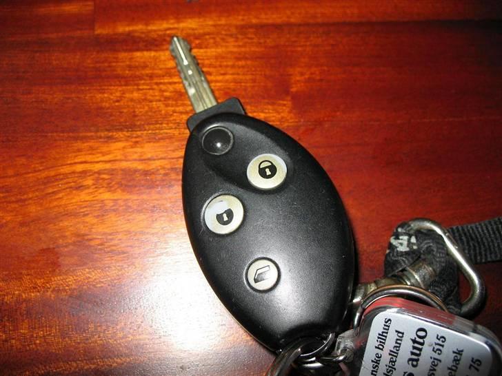 Citroën C5 Prestige 2,0i 16V - Nøgle, med Central-lås og El-ruder billede 18