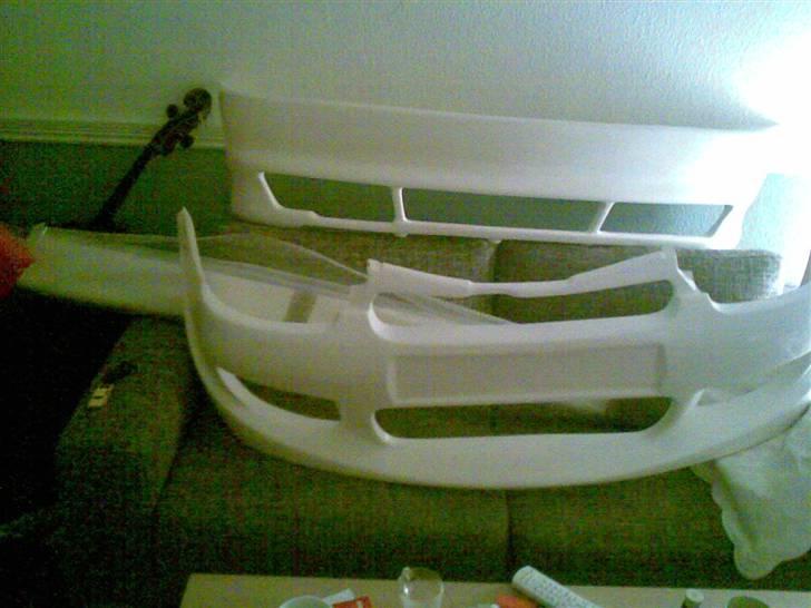 Opel Corsa (solgt) - Så kom skørtesættet, dårligt billede.. men skal jo lakeres først alligevel før det ser godt ud. billede 11