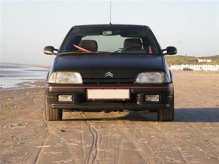 Citroën AX GT - det er ikke fordi jeg prøver at snyde selealarmen.. (sådan noget fint noget har den ikke) Det er såmend bare damen der ikke ville med på billedet.. billede 6