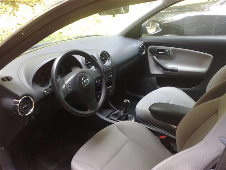 Seat Ibiza (solgt) - Armlænet er blevet uundværligt billede 14