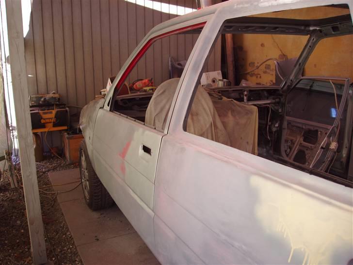 Toyota AE82 GT (PROJEKT) - Bagrude liste huller fjernet, samt gamle textyl huller fjernet...... billede 3