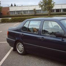 VW vento 1,8 cl  *SOLGT*