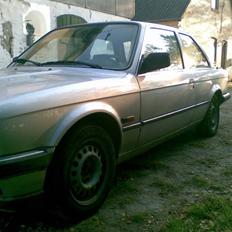 BMW E30 320I