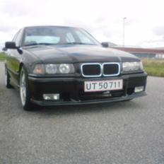 BMW E36 320i med 325i motor