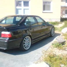 BMW E36 320i med 325i motor