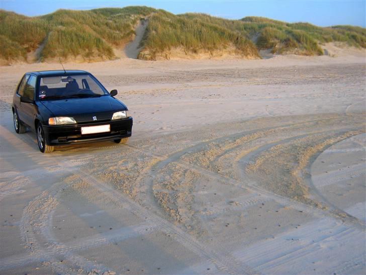 Peugeot 106 Rallye - Skulle lige lege lidt inden jeg parkerede.. PS: der var ingen folk på stranden...! billede 1
