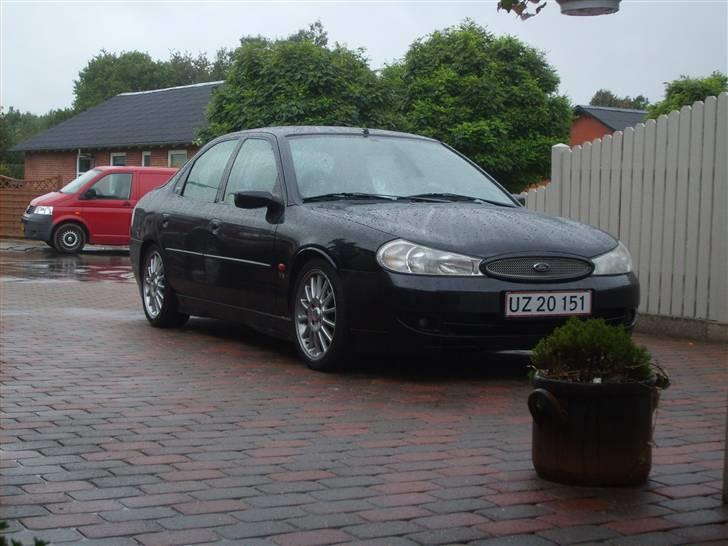 Ford mondeo 2.5  Solgt  - regn og regn skod nok men flot nok billedet ;) billede 13