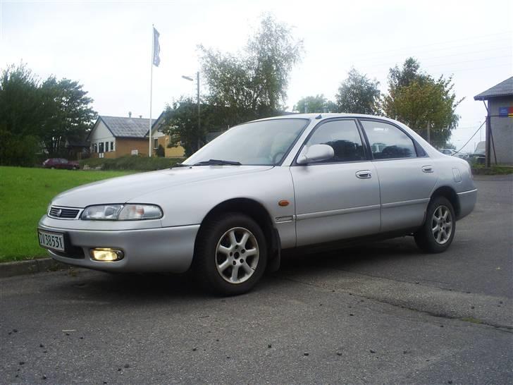 Mazda 626 LX sedan (tot.skadet) billede 1