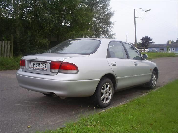 Mazda 626 LX sedan (tot.skadet) billede 2