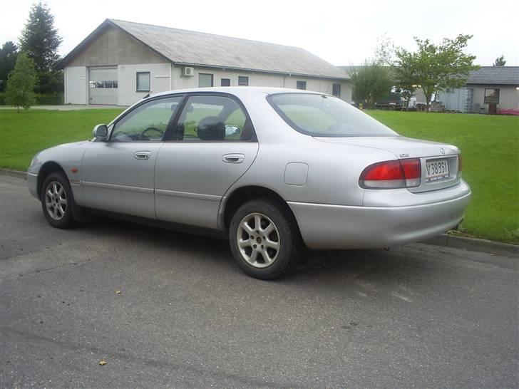 Mazda 626 LX sedan (tot.skadet) billede 3