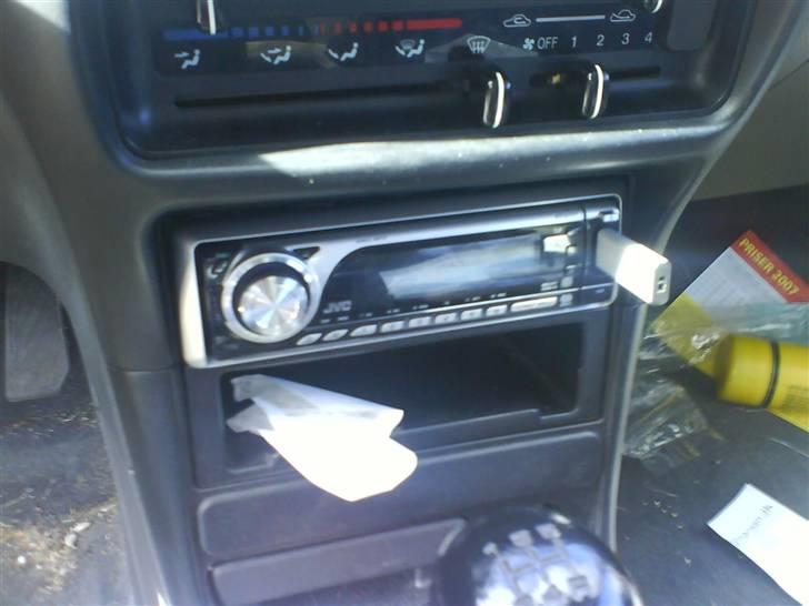 Mazda 323C (SOLGT) - Min Headunit  billede 10