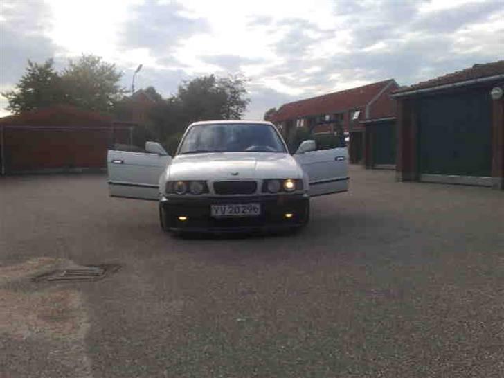 BMW 525 12v (SOLGT) billede 8