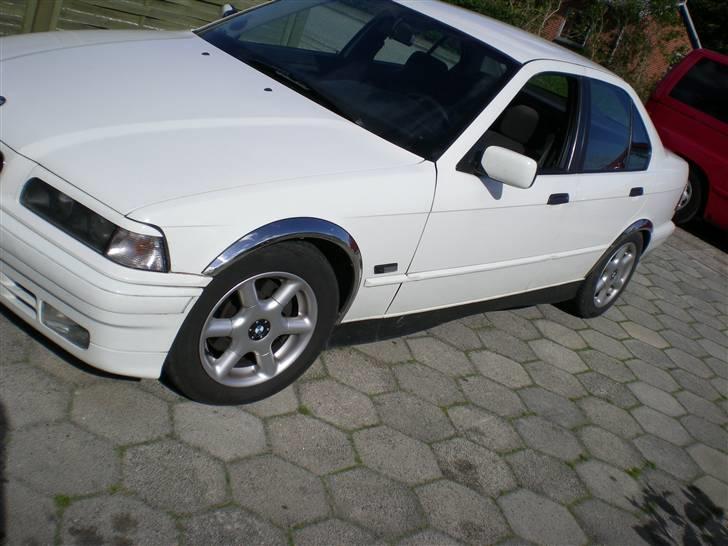 BMW 320i 24v SOLGT billede 1