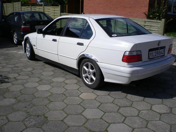 BMW 320i 24v SOLGT billede 2