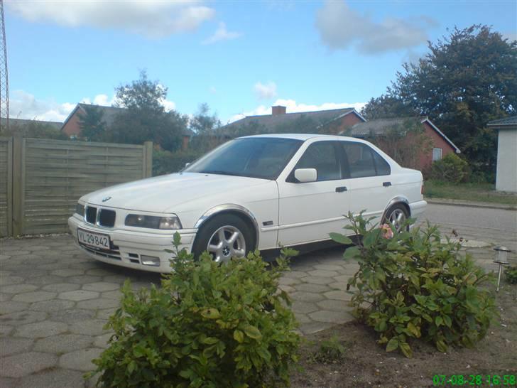 BMW 320i 24v SOLGT billede 4