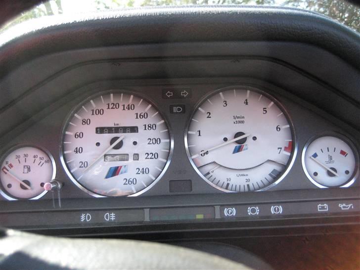 BMW               E30 320i Cab billede 15