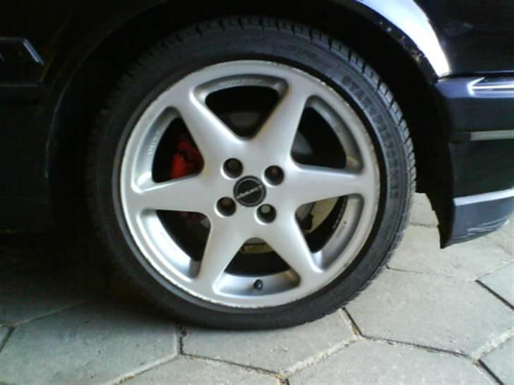 BMW e30 (solgt) - nye fælge billede 3