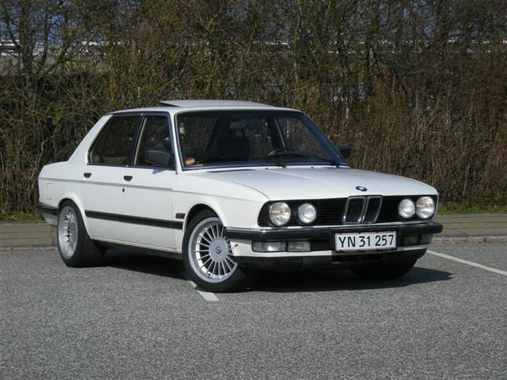BMW E28 535i SOLGT billede 2