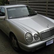 Mercedes Benz E220cdi