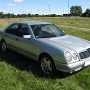 Mercedes Benz E220cdi