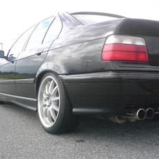 BMW E36 320i med 325i motor