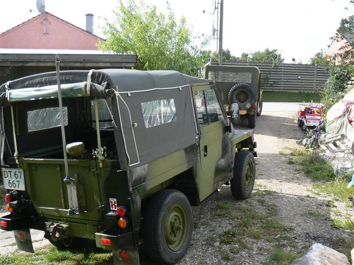 Land Rover airportable half ton - på vej ud af indkørslen sammen med sin "kusine" M151A2 billede 8