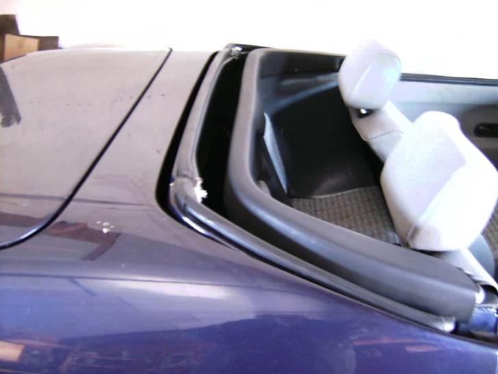 VW Polo Treser Cab- SOLGT - Ved at hive i et håndtag i kabinen, kan man lige skubbe taget ned bag "bagsæderne"... billede 15