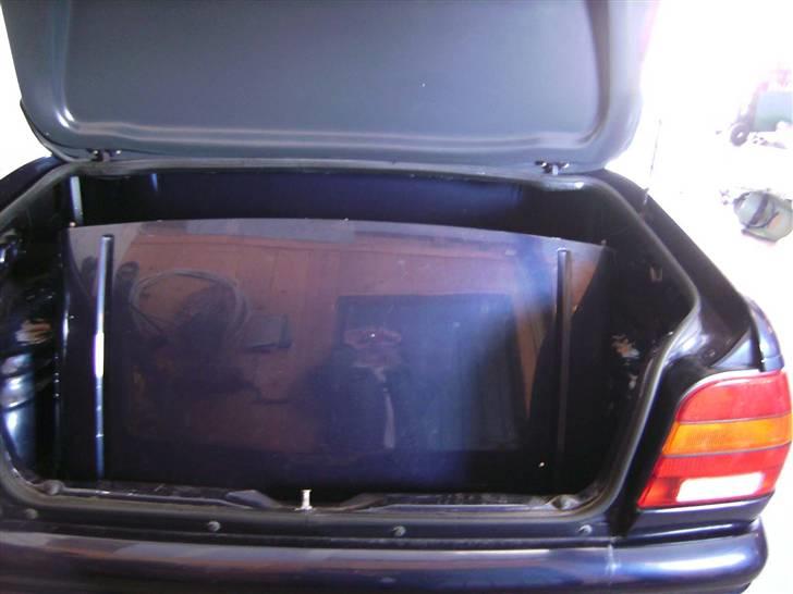 VW Polo Treser Cab- SOLGT - Der er lige plads til at targataget kan stå op af vangen i bagagerummet billede 18