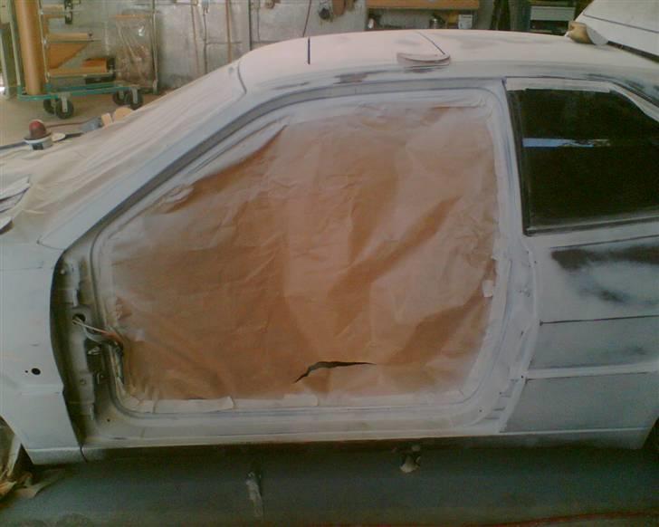 VW Corrado  G-60 TOTALSKADET - Så er den blevet slebet ned, fået fylder, slebet igen og nu er den klar til at blive lakket :D billede 15