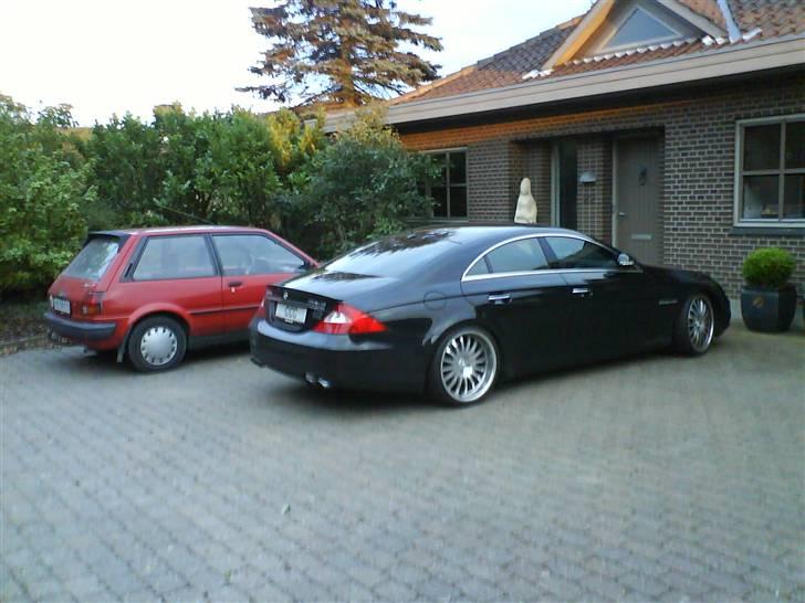 Toyota starlet "johansson"1.3 - ja man kan godt sige den står lidt i skyggen af merceren hehe billede 18