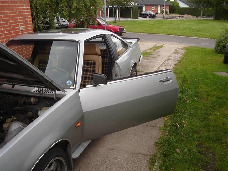 Opel Manta B - En rigtig bil har kun 2 døre, og så skal de være uden vindues ramme..!! billede 4