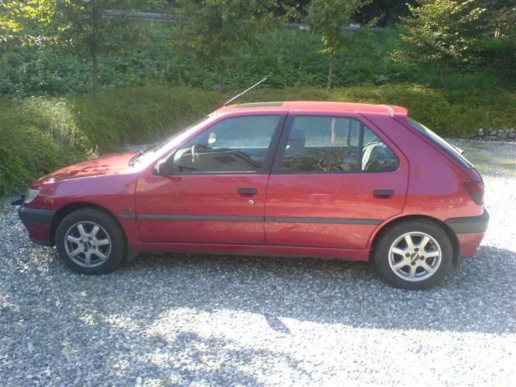 Peugeot 306 1,6 profil (Solgt) - min dejlige vogn ;) billede 2