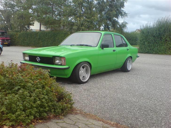 Opel Kadett C 2,2 4 dørs solgt billede 1