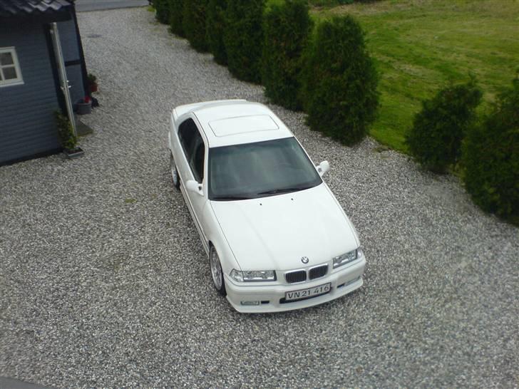 BMW 325i død billede 5