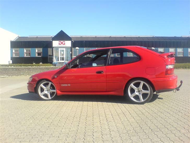 Toyota Corolla 1,6 GSI " Solgt " - Indfarvet lister, og hvide side+frontblink billede 7