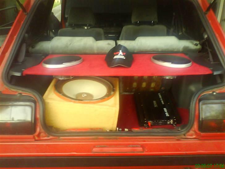 Toyota Corolla - Har selv lavet hattehylden, og bunden, før var der ingenting. billede 7