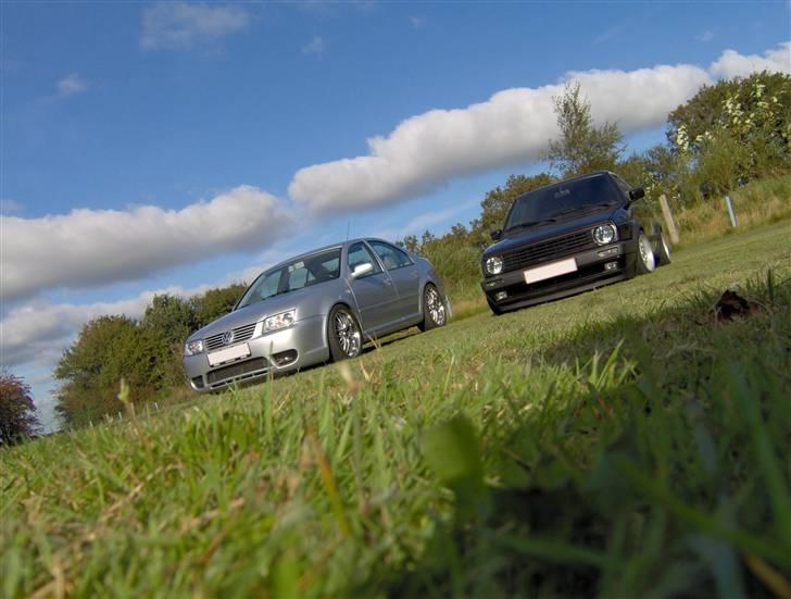 VW Bora TDI (SOLGT) - min brors golf 2 ved siden af min!! billede 1